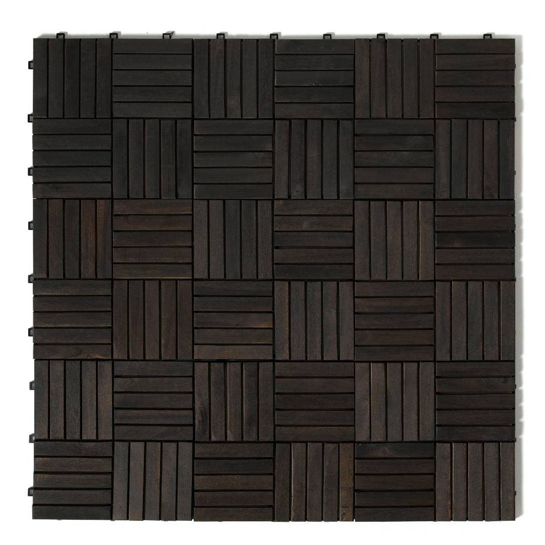 Eine größere Bodenfläche, die aus mehreren dunkelbraunen Holz-Klickfliesen zusammengesetzt ist.