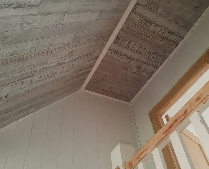 Holzpaneele im Design „Old Stone“ als Wand- und Deckenverkleidung